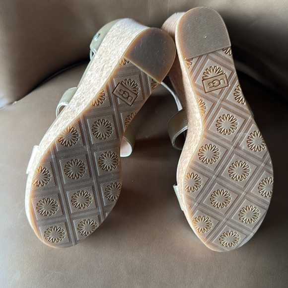 UGG Whitney wedge metallic sandals - Picture 5 of 6